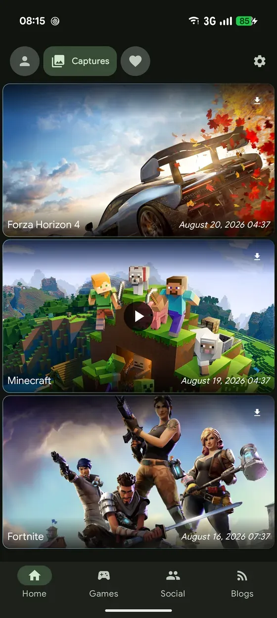 The captures screen: saved Xbox screenshots and game clips, each with the game it came from, its date and a download button.